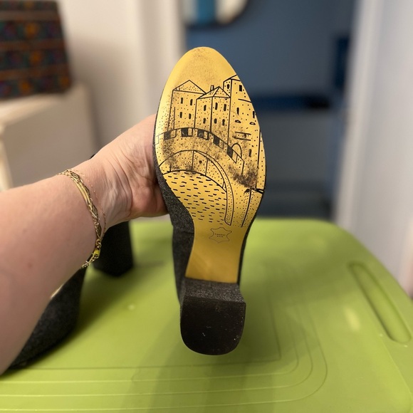 Grey fabric pumps - Picture 3 of 5